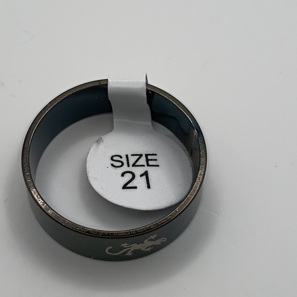 Stainless Steel Black Ring with Silver Lizard Design U.S Size 11.5 - Picture 3 of 3
